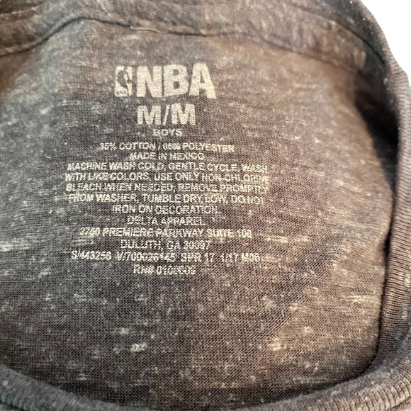 NBA boys medium Toronto Raptors soft gray t-shirt VGUC basketball - Picture 9 of 9